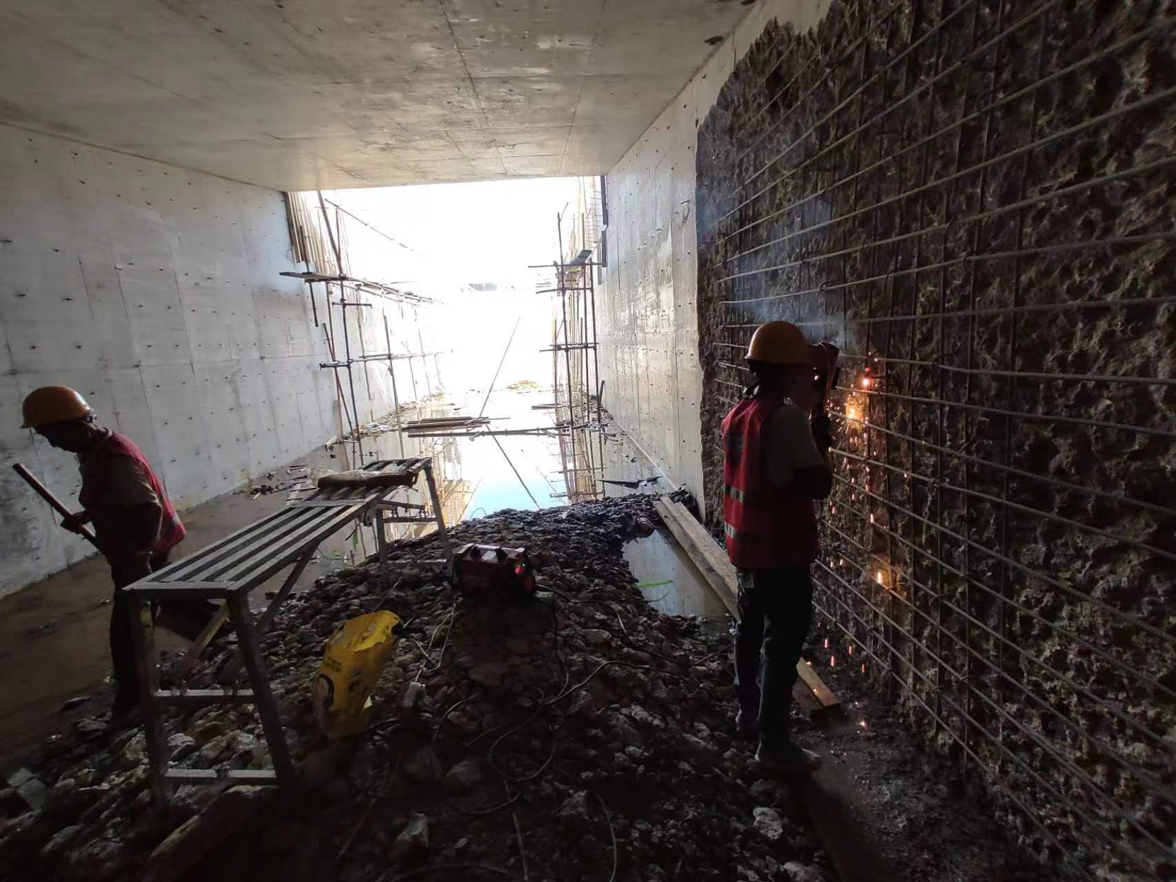 莫力达瓦挖断承重墙导致楼体开裂，加固施工方案出炉